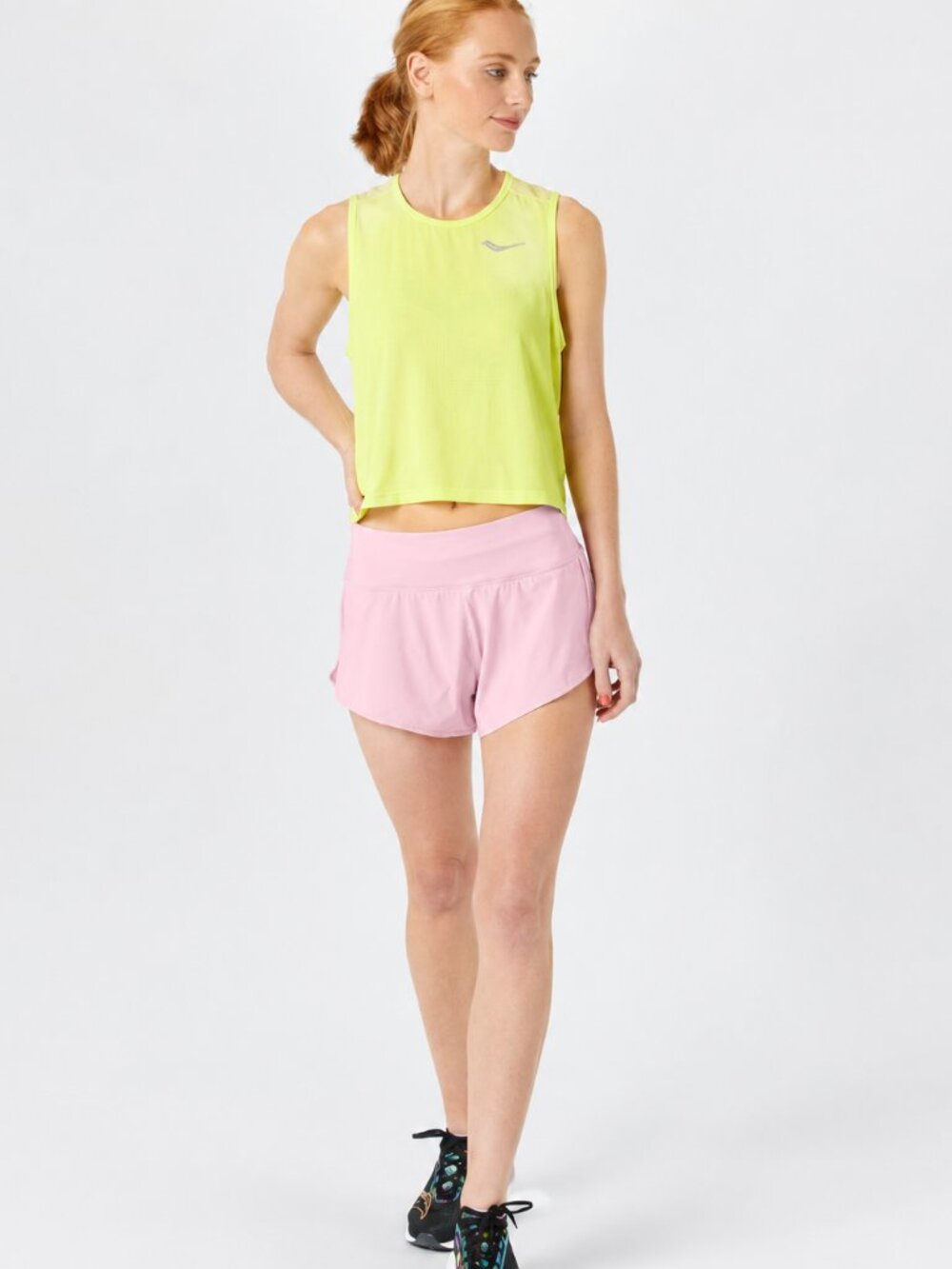 NWT - Saucony Outpace 2 1/2" Split Short - Petal Pink - Size Small